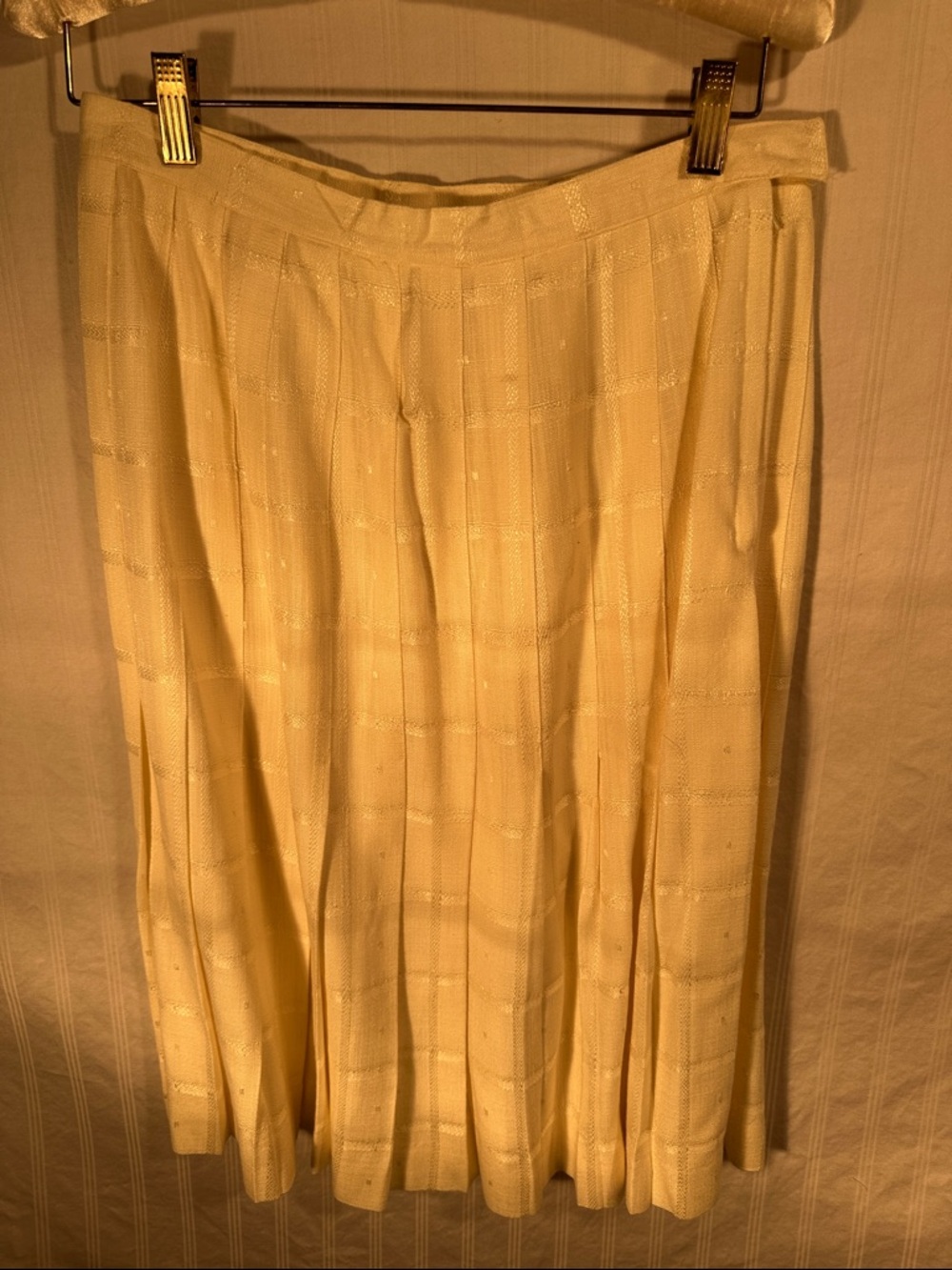 Cream Pleated Knee-Length Skirt